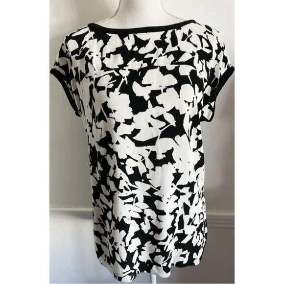 Kate Spade • Black White Leafy Floral Cap Sleeve Blouse - Picture 1 of 5